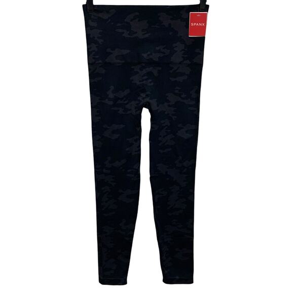 NWT! SPANX 'Look At Me Now' Black Camo Leggings Womens - Picture 3 of 12